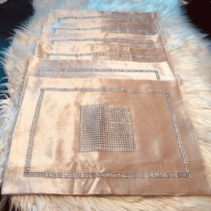 2/$20 Beautiful Set of 6 Velvety Beige Place Mats
